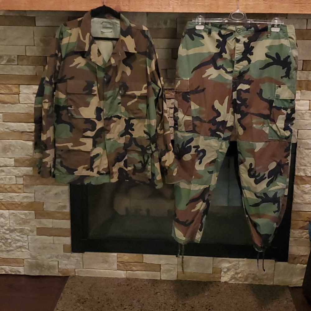 NWOT AUTHENTIC CAMOUFLAGE OUTFIT XL